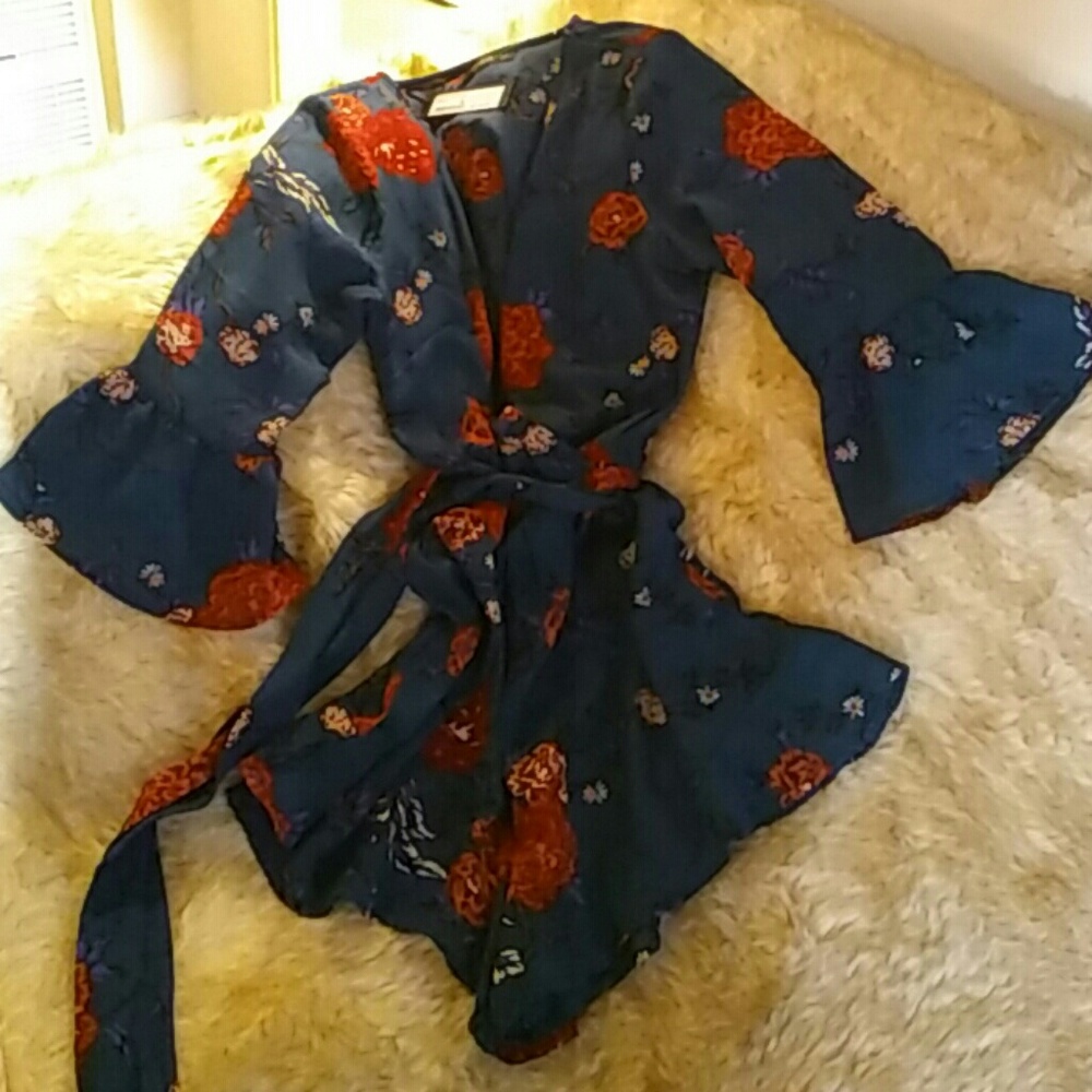 🌺Romper🌺 - Picture 2 of 6
